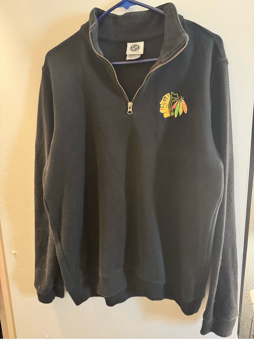 NHL Black Quarter-Zip Pullover with Multicolor Chicago Blackhawks Logo - Picture 2 of 6